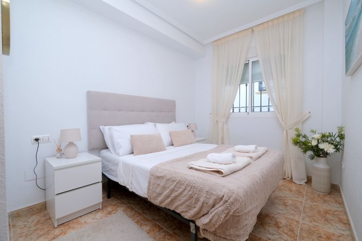 Image No.11-2 Bed Property for sale