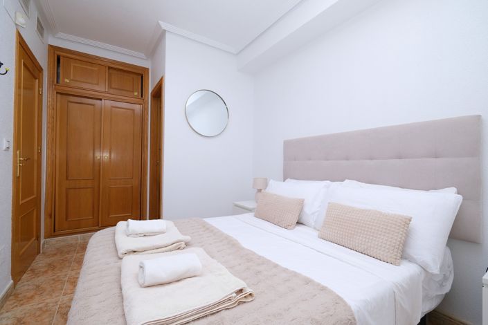 Image No.12-2 Bed Property for sale