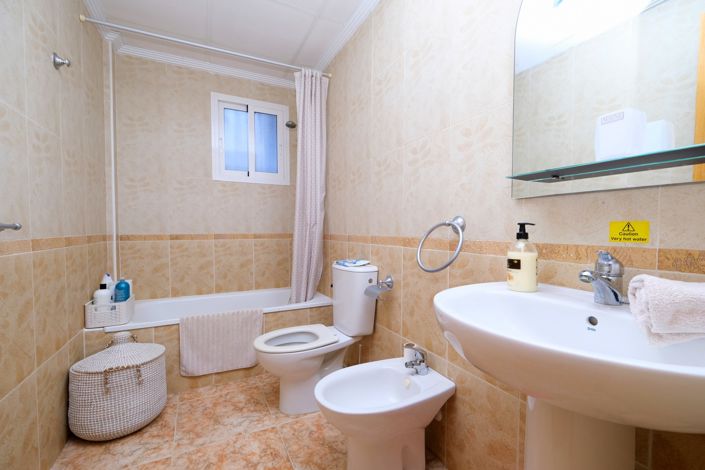 Image No.16-2 Bed Property for sale