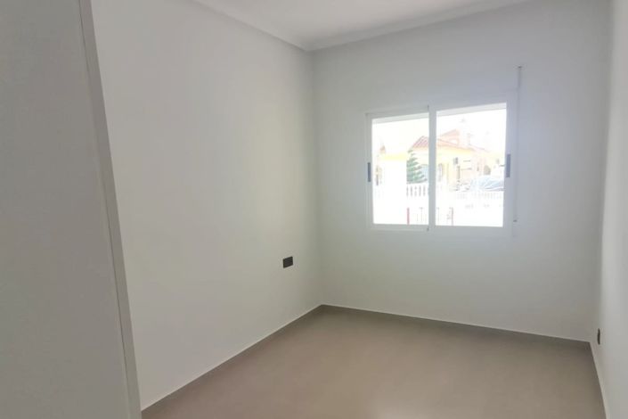 Image No.12-2 Bed Villa for sale