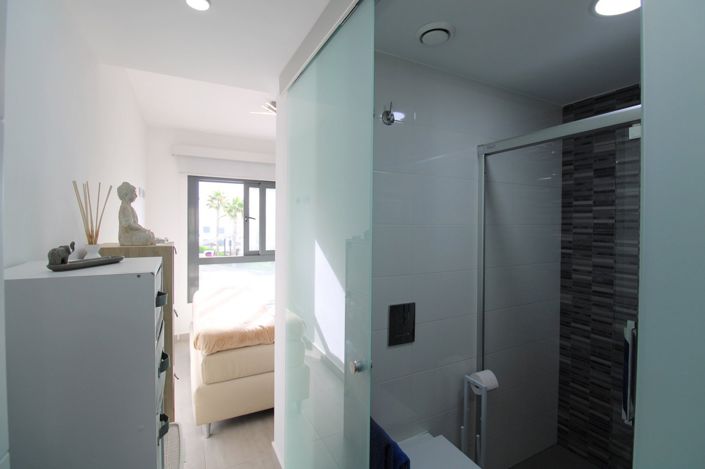 Image No.12-2 Bed Property for sale