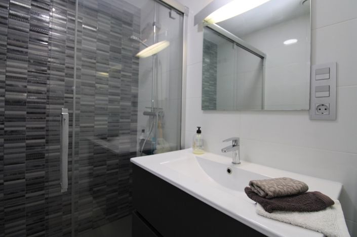 Image No.15-2 Bed Property for sale