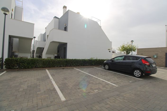 Image No.25-2 Bed Property for sale