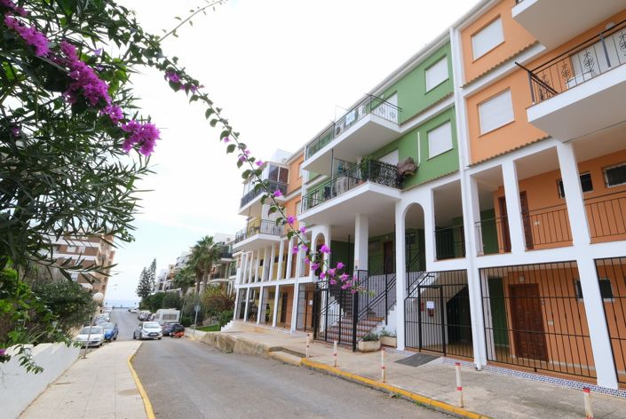 Image No.11-1 Bed Property for sale