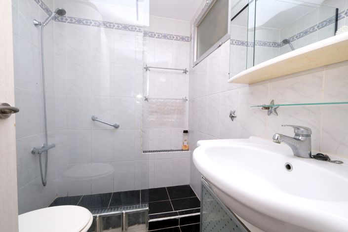 Image No.9-1 Bed Property for sale