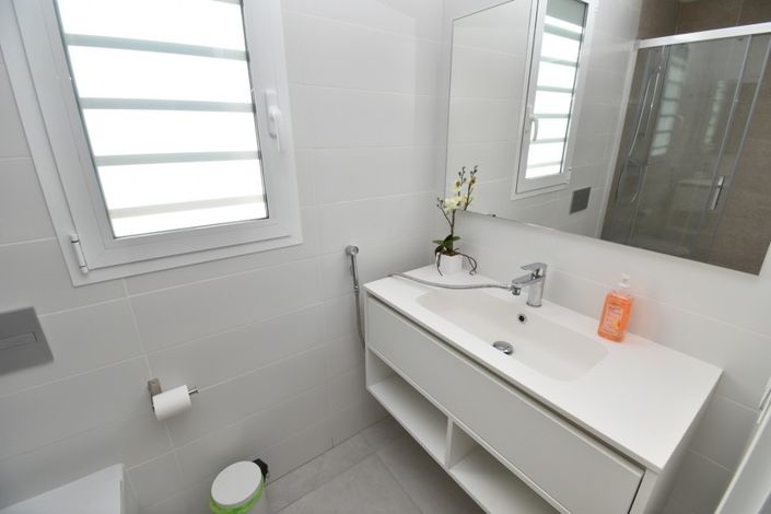 Image No.12-2 Bed Property for sale