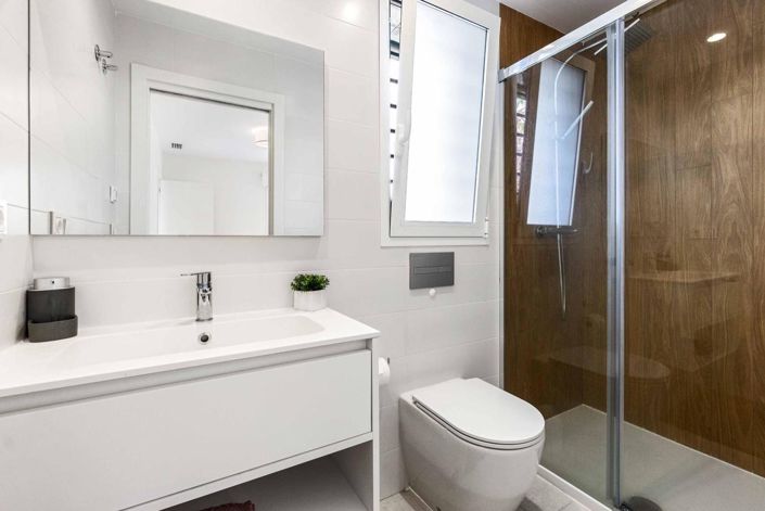 Image No.10-2 Bed Property for sale