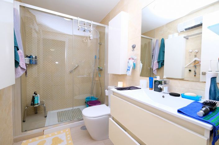 Image No.10-3 Bed Property for sale