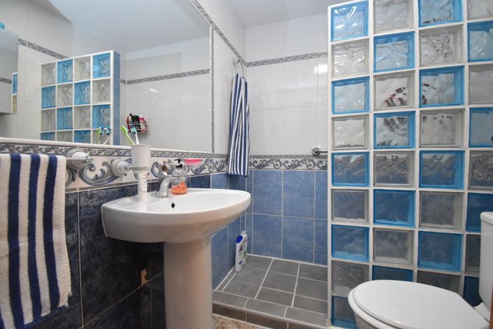 Image No.12-2 Bed Property for sale