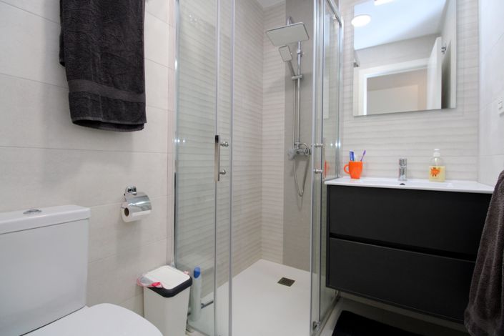 Image No.15-2 Bed Property for sale