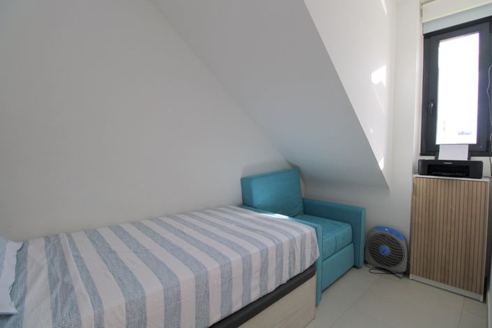 Image No.16-2 Bed Property for sale