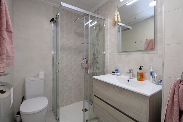 Image No.20-2 Bed Property for sale