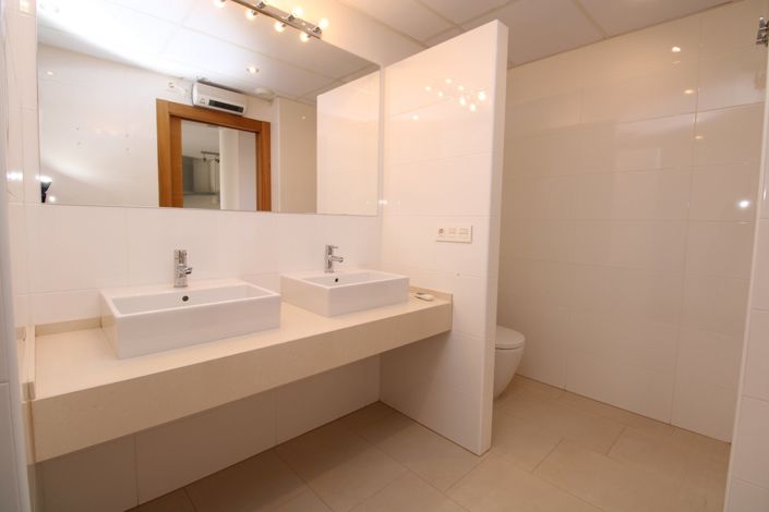 Image No.12-2 Bed Property for sale