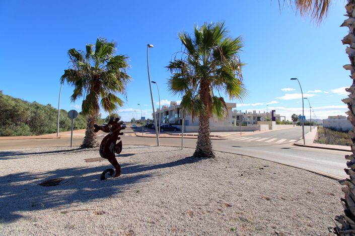 Image No.25-2 Bed Property for sale