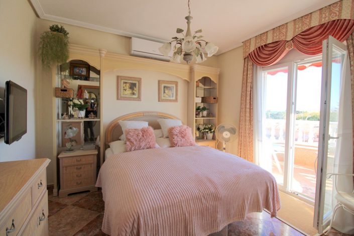 Image No.4-2 Bed Villa for sale