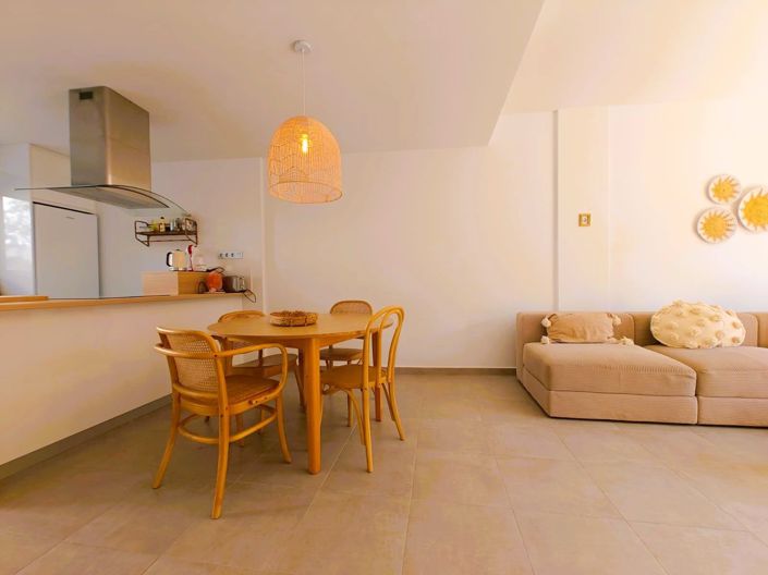 Image No.11-3 Bed Property for sale