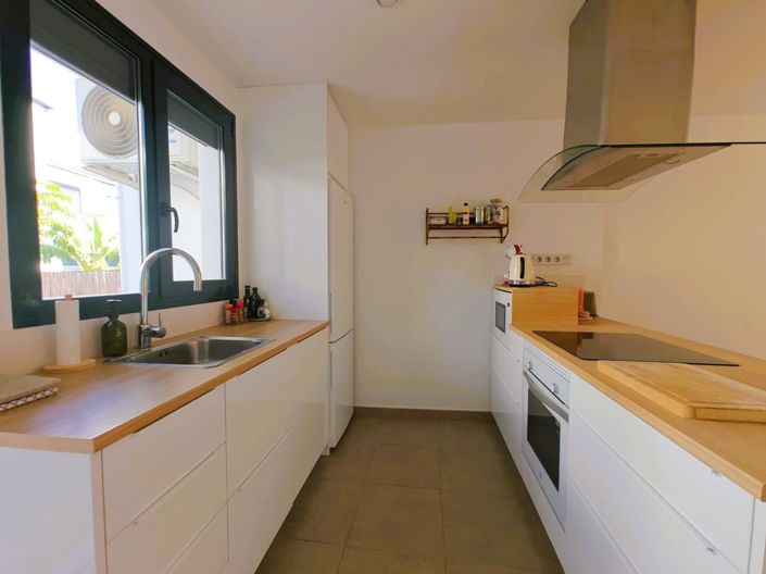 Image No.12-3 Bed Property for sale