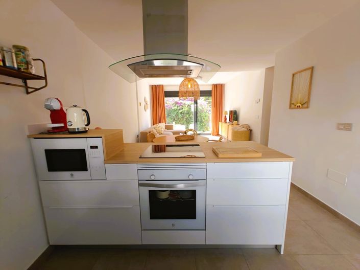 Image No.13-3 Bed Property for sale