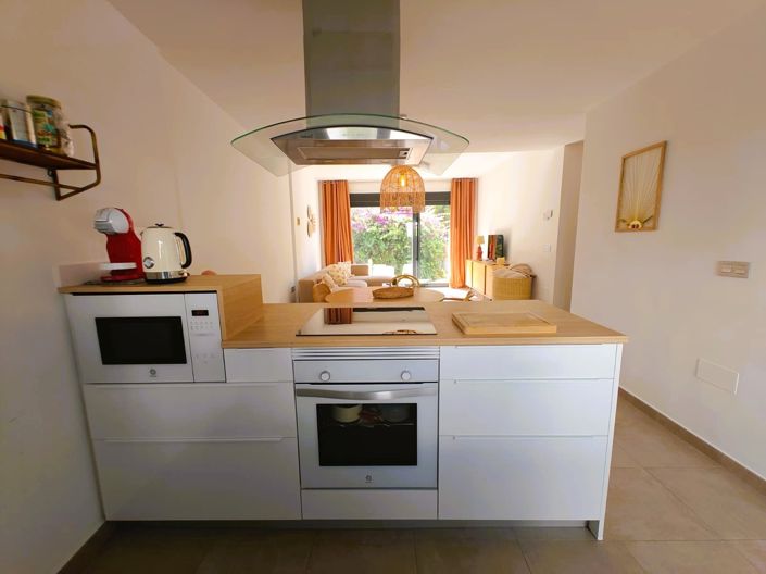 Image No.13-3 Bed Property for sale
