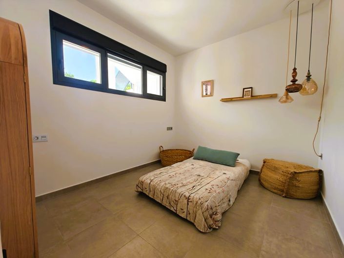 Image No.20-3 Bed Property for sale