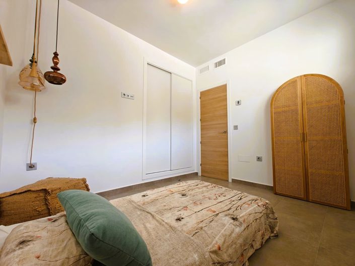 Image No.21-3 Bed Property for sale