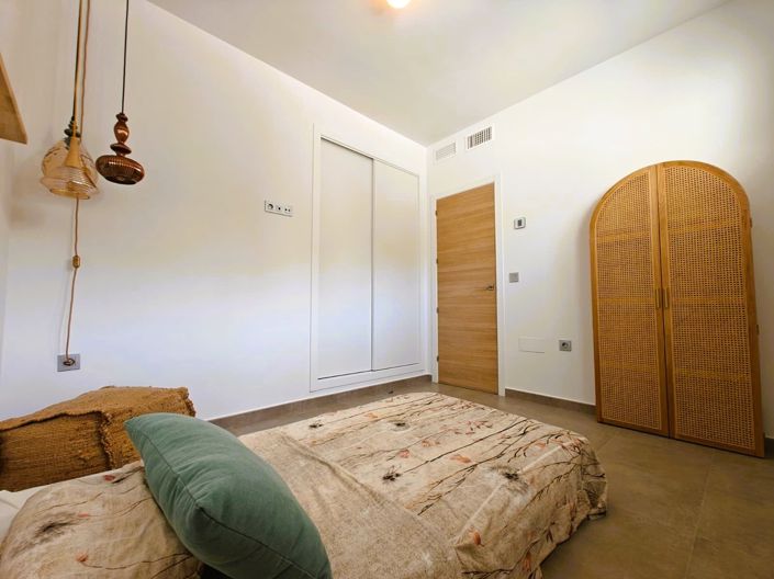 Image No.21-3 Bed Property for sale