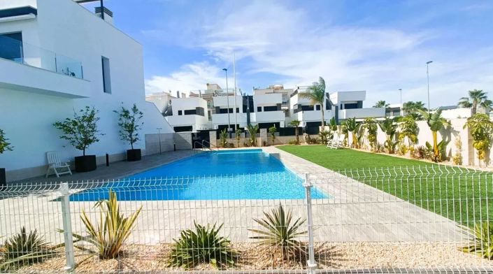 Image No.28-3 Bed Property for sale