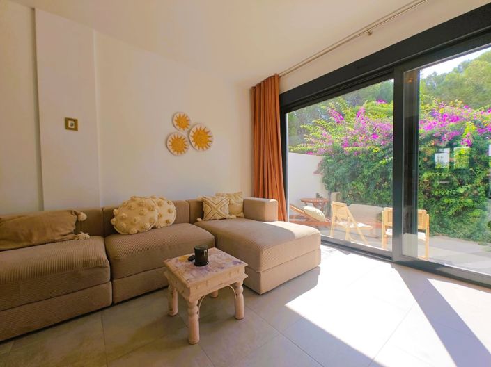 Image No.8-3 Bed Property for sale