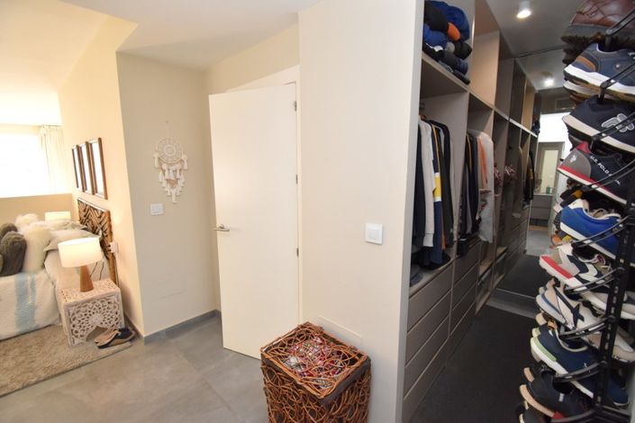 Image No.28-3 Bed Villa for sale