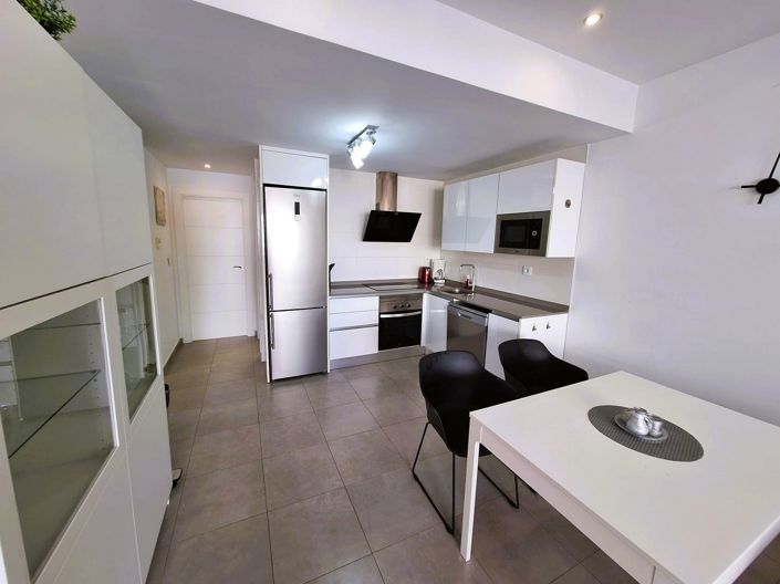 Image No.11-3 Bed Property for sale