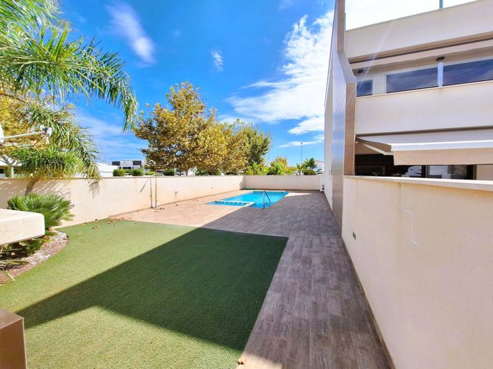 Image No.2-3 Bed Property for sale