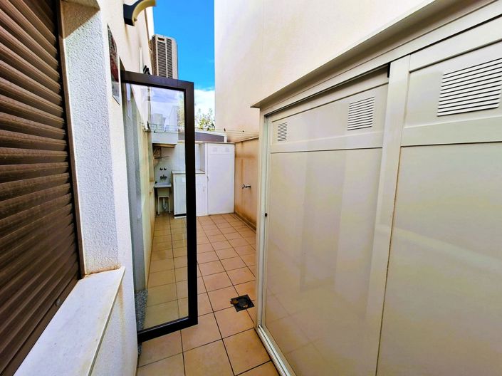 Image No.20-3 Bed Property for sale