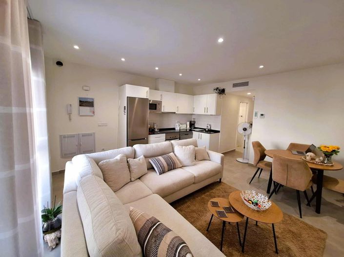 Image No.9-2 Bed Property for sale