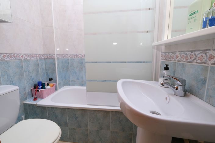 Image No.10-2 Bed Property for sale