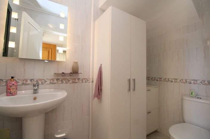 Image No.11-2 Bed Townhouse for sale