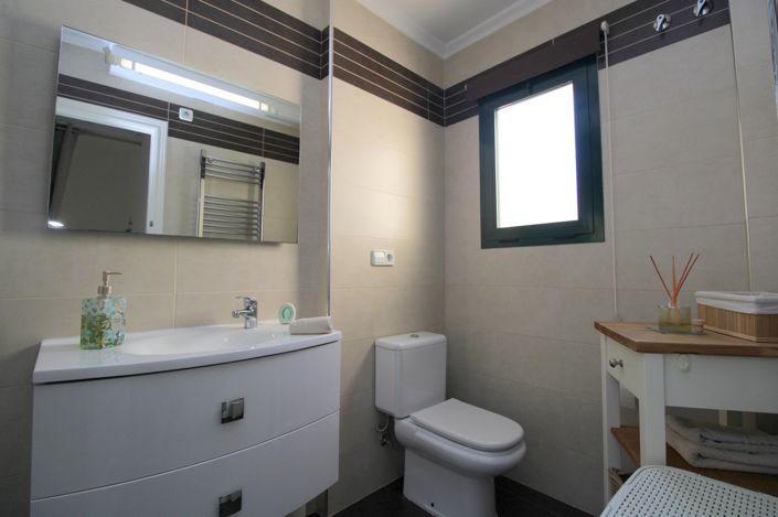 Image No.14-2 Bed Townhouse for sale