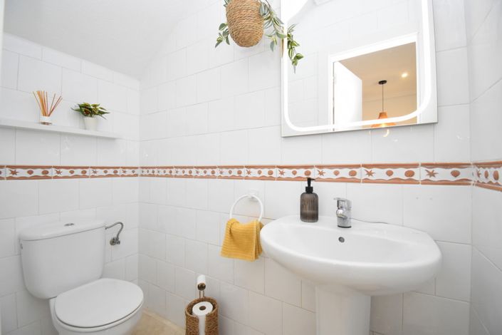 Image No.11-2 Bed Townhouse for sale