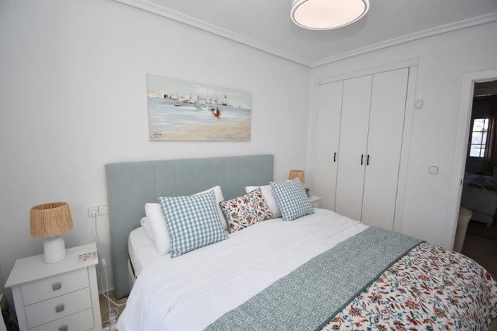 Image No.13-2 Bed Townhouse for sale