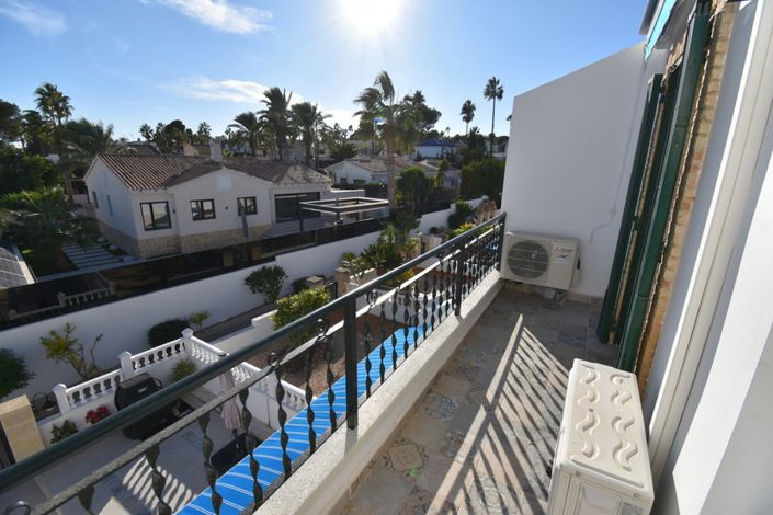 Image No.15-2 Bed Townhouse for sale