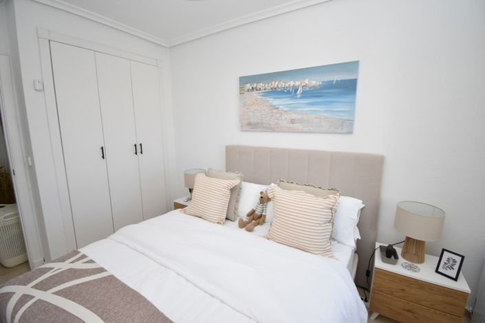 Image No.17-2 Bed Townhouse for sale