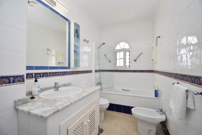 Image No.18-2 Bed Townhouse for sale