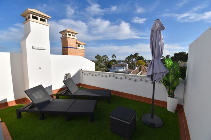 Image No.20-2 Bed Townhouse for sale