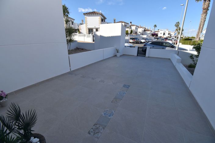 Image No.26-2 Bed Townhouse for sale