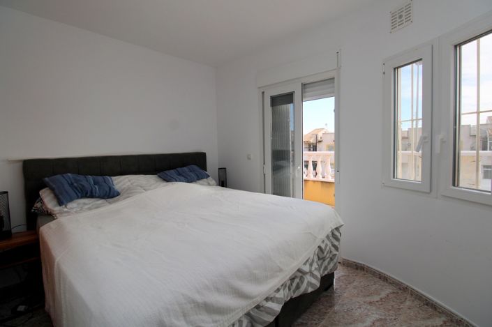 Image No.10-2 Bed Townhouse for sale