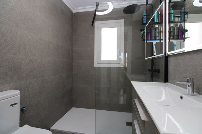 Image No.13-2 Bed Townhouse for sale