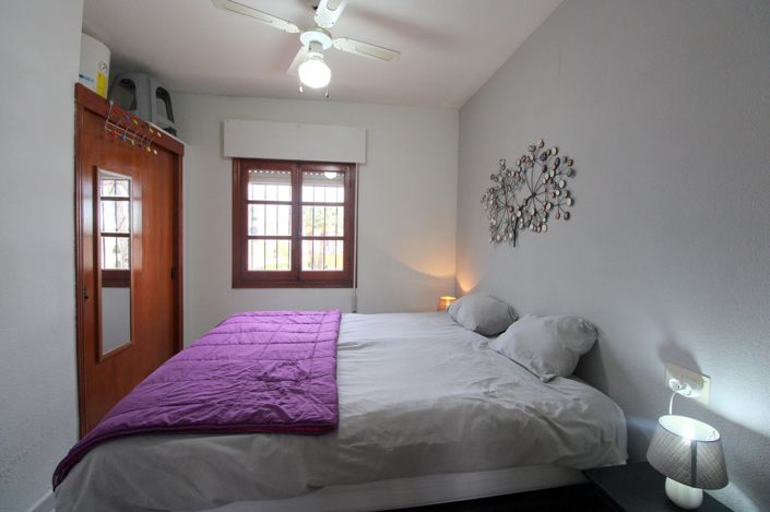 Image No.12-1 Bed Property for sale