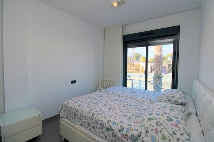 Image No.14-2 Bed Property for sale