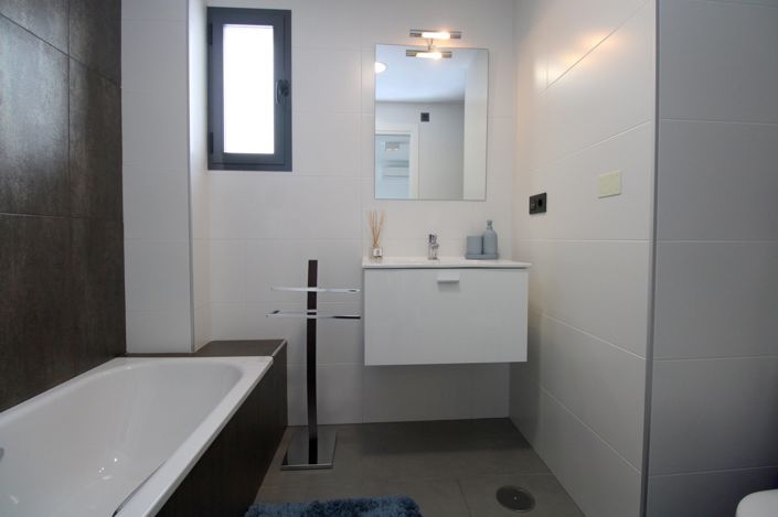 Image No.16-2 Bed Property for sale