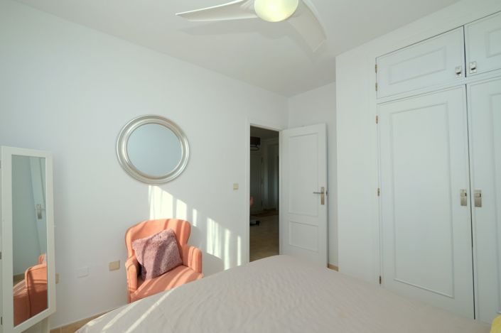 Image No.10-2 Bed Property for sale