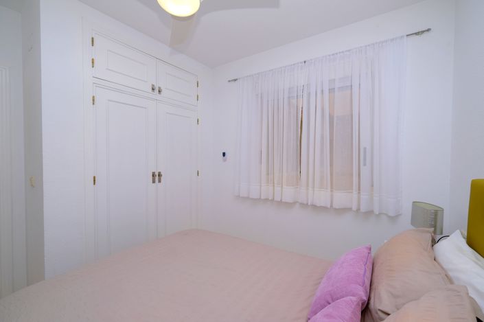 Image No.12-2 Bed Property for sale